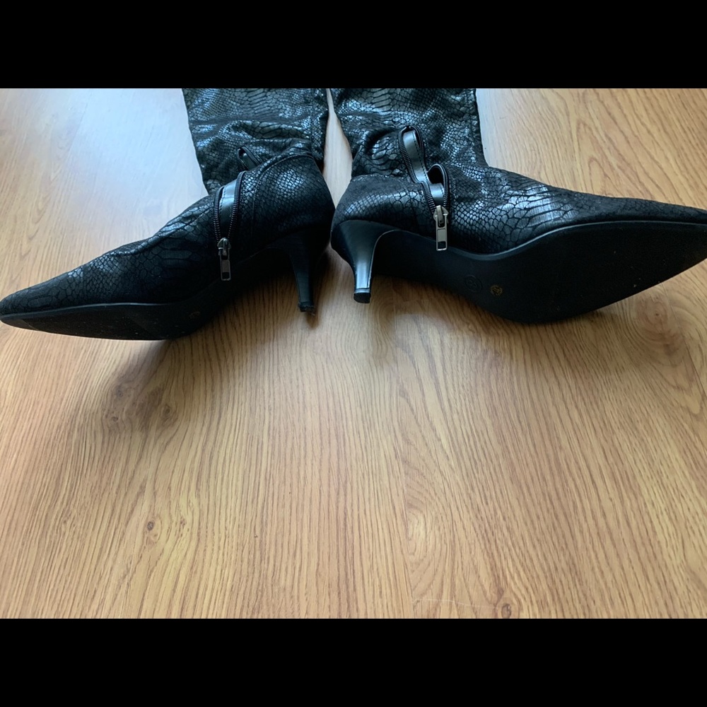 Boots - Picture 3 of 3